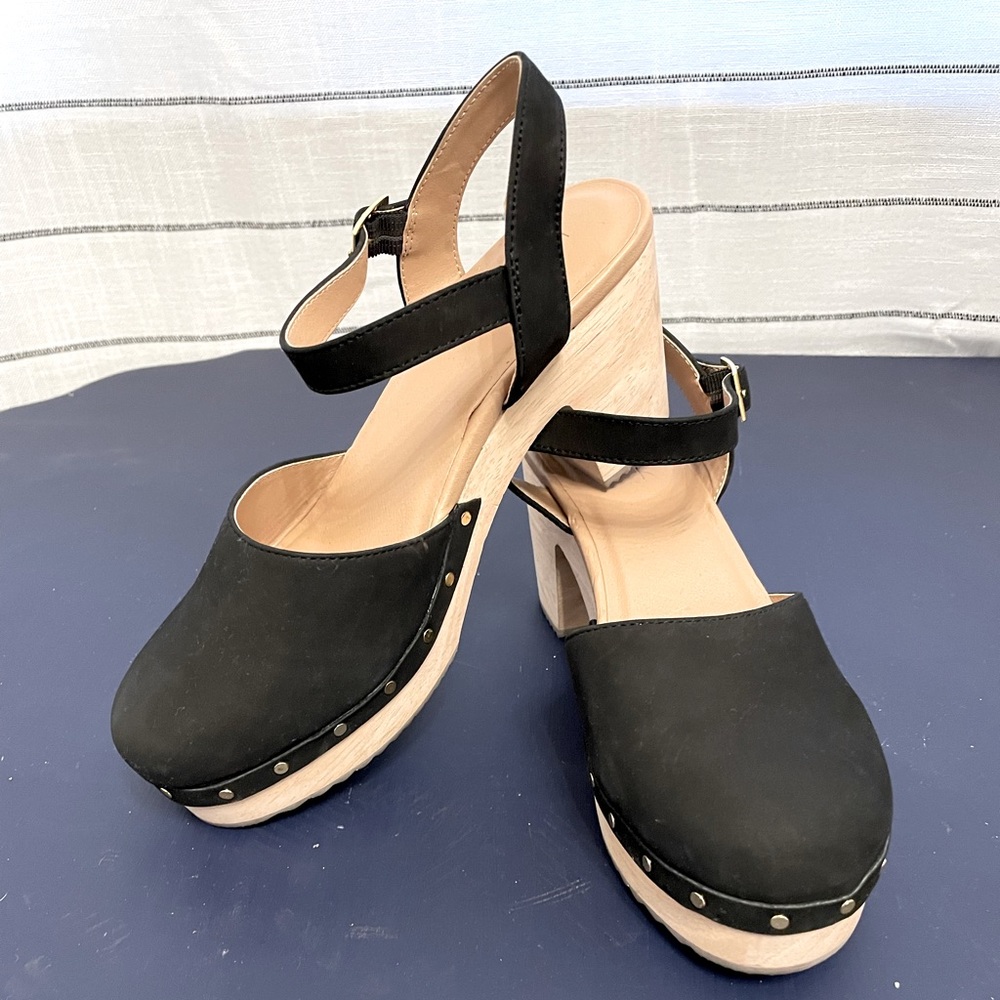 Loft by Ann Taylor Clog Heels